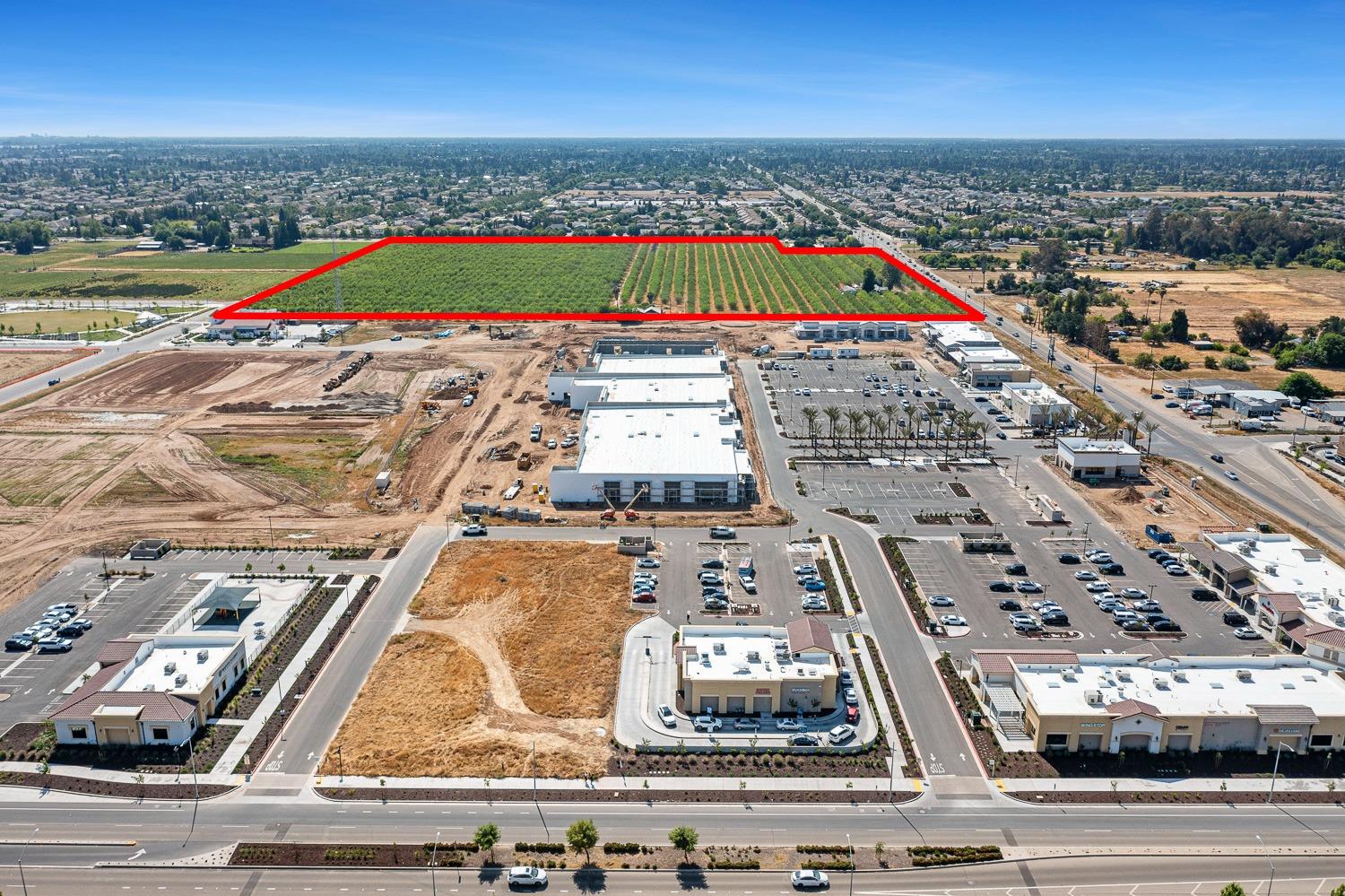 8175 E Shaw Ave, Clovis, CA 93619