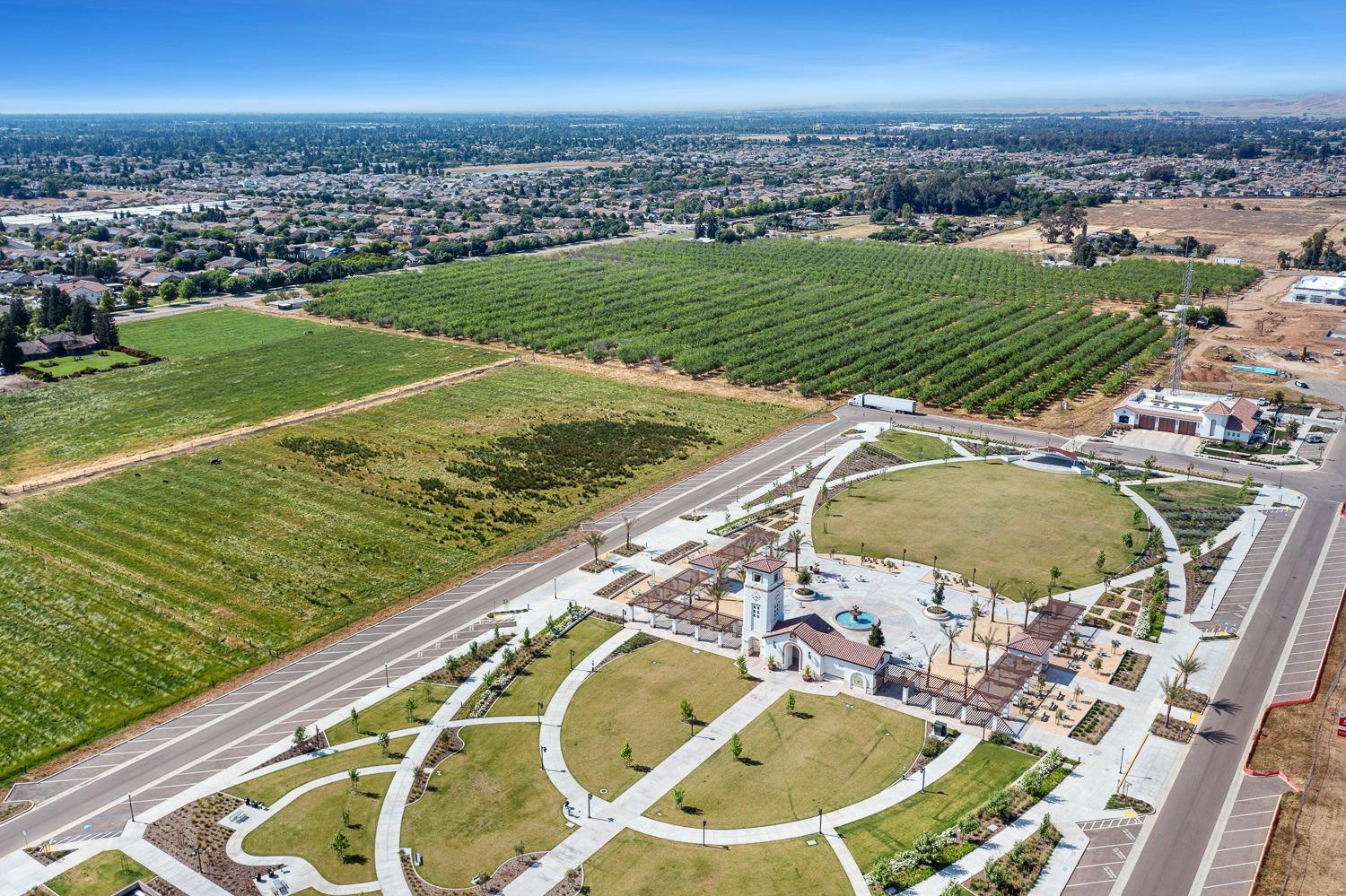 8175 E Shaw Ave, Clovis, CA 93619