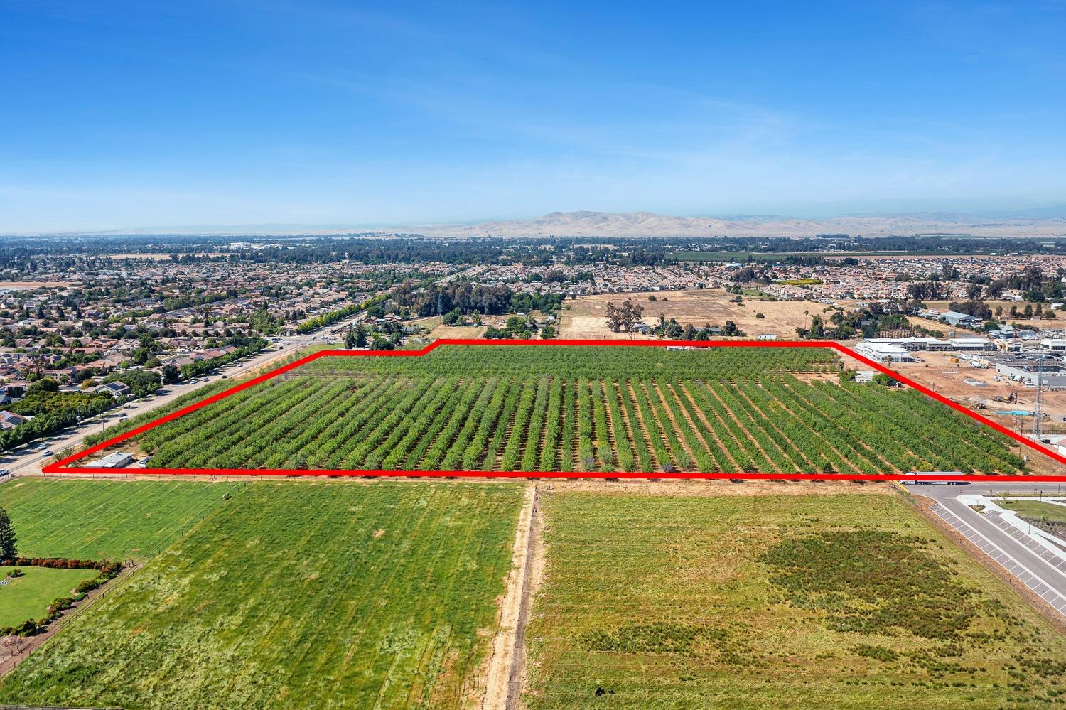 8175 E Shaw Ave, Clovis, CA 93619