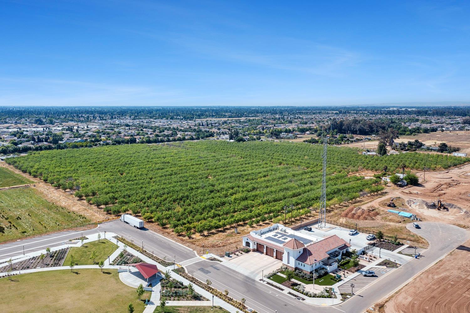 8175 E Shaw Ave, Clovis, CA 93619