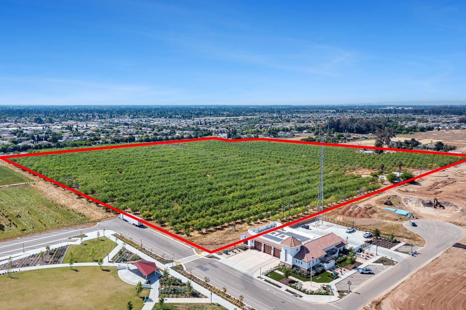 8175 E Shaw Ave, Clovis, CA 93619