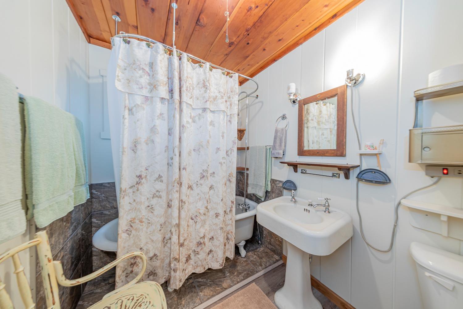 50054 Poplar Rd, Oakhurst, CA 93644