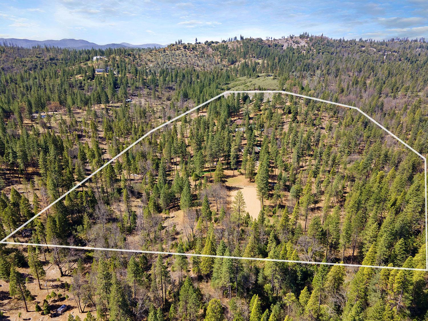 10415 McMahon Rd, Coulterville, CA 95311