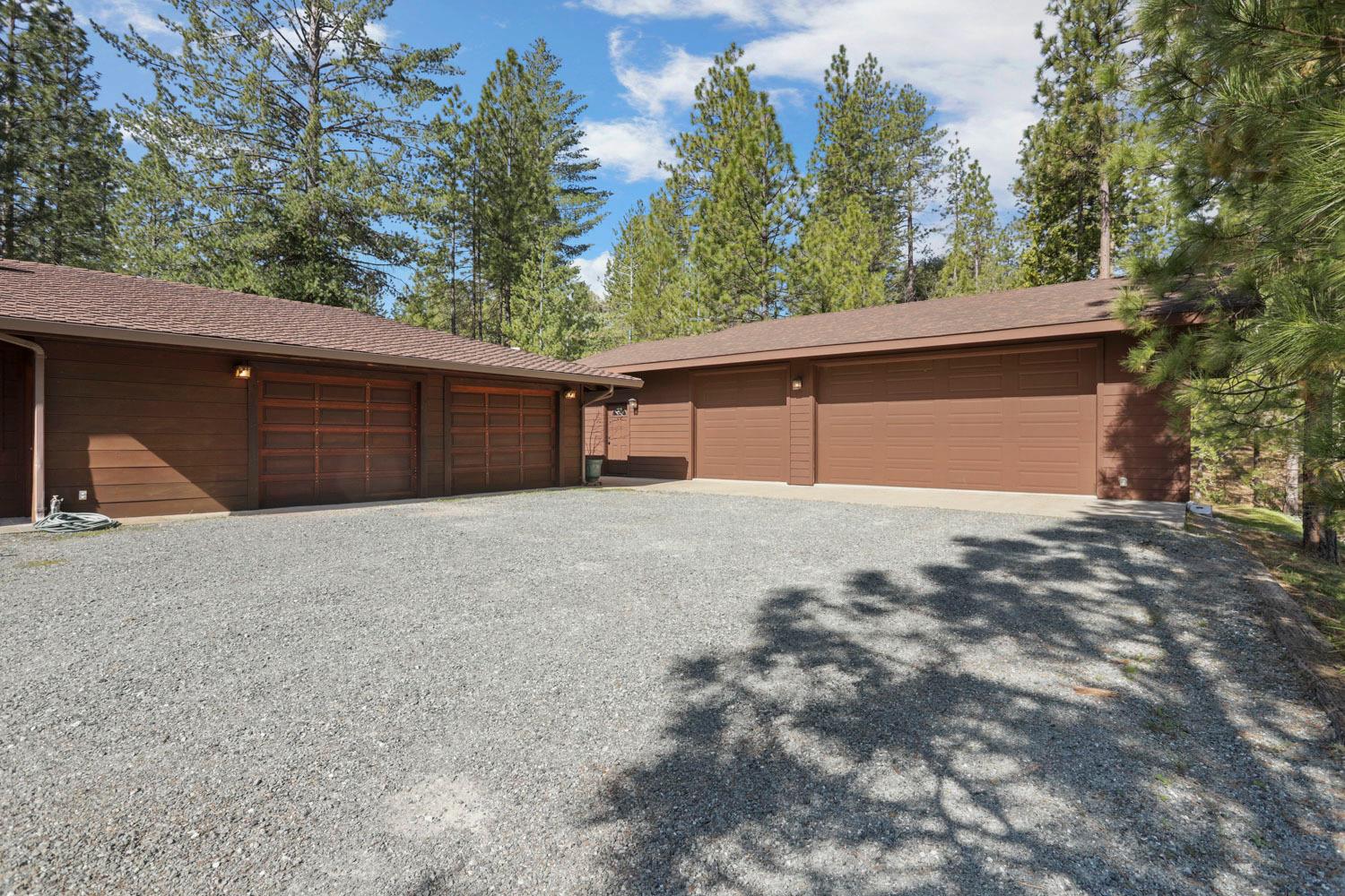 10415 McMahon Rd, Coulterville, CA 95311