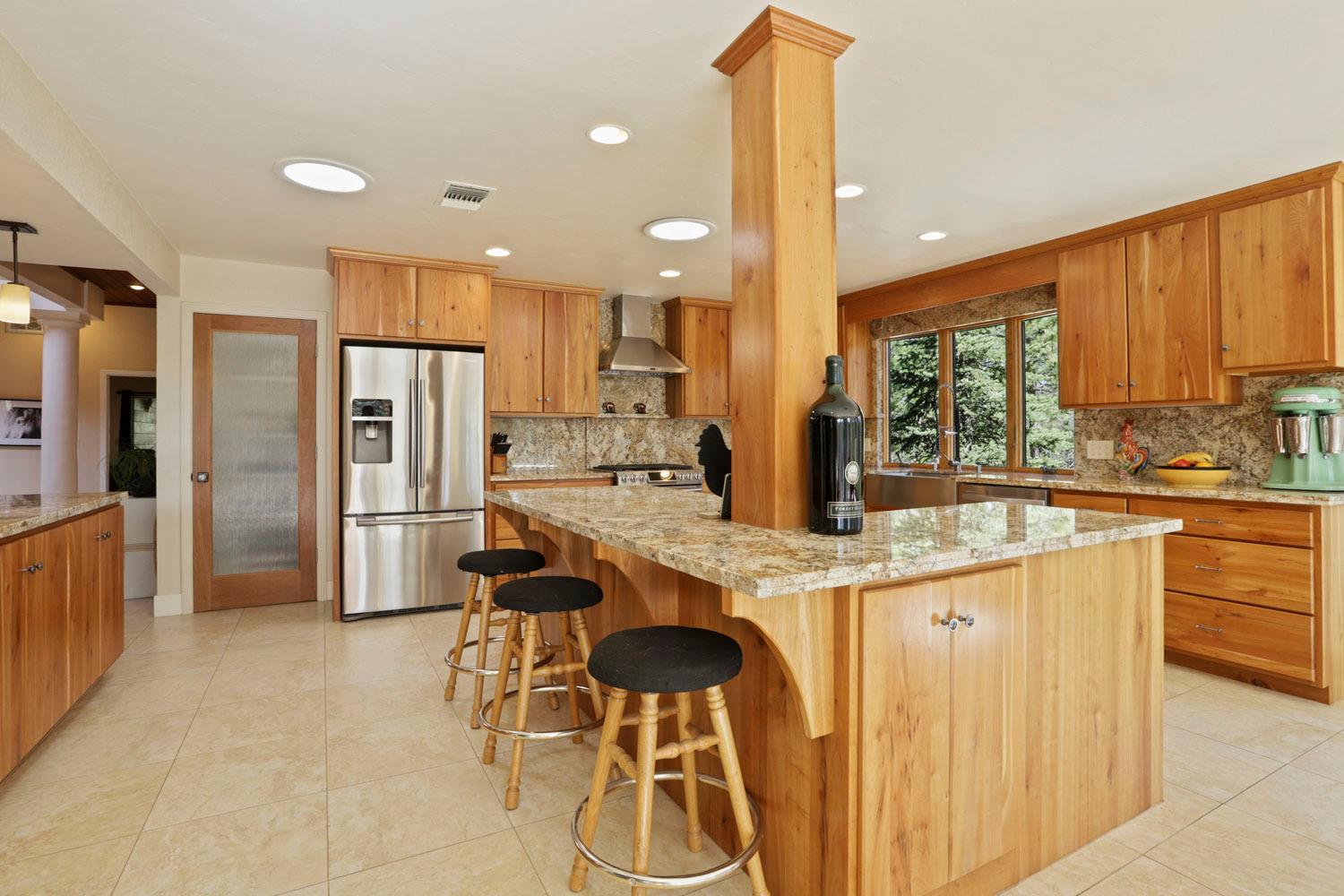 10415 McMahon Rd, Coulterville, CA 95311