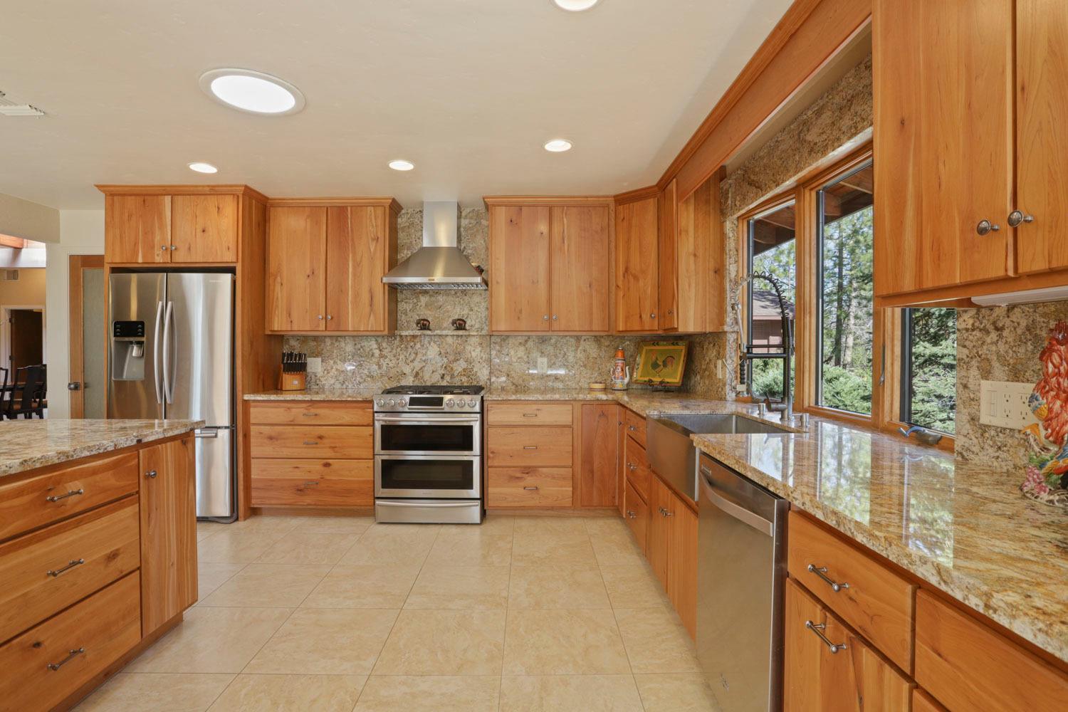 10415 McMahon Rd, Coulterville, CA 95311