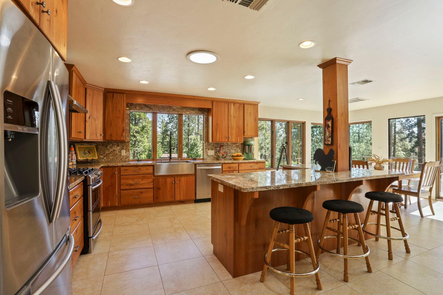 10415 McMahon Rd, Coulterville, CA 95311