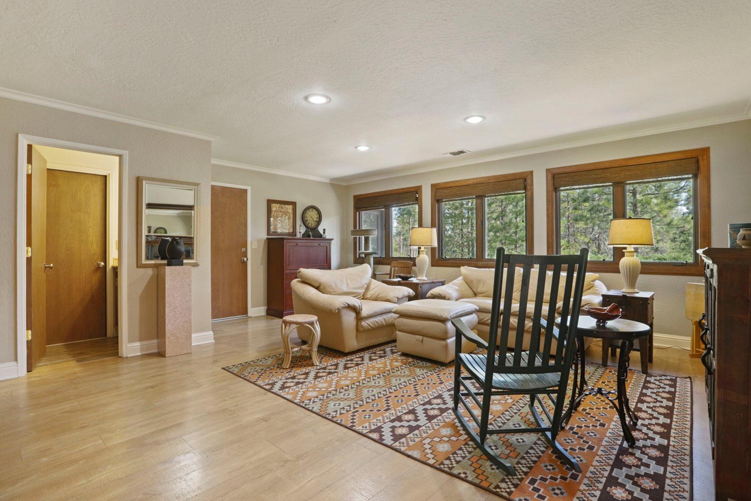 10415 McMahon Rd, Coulterville, CA 95311