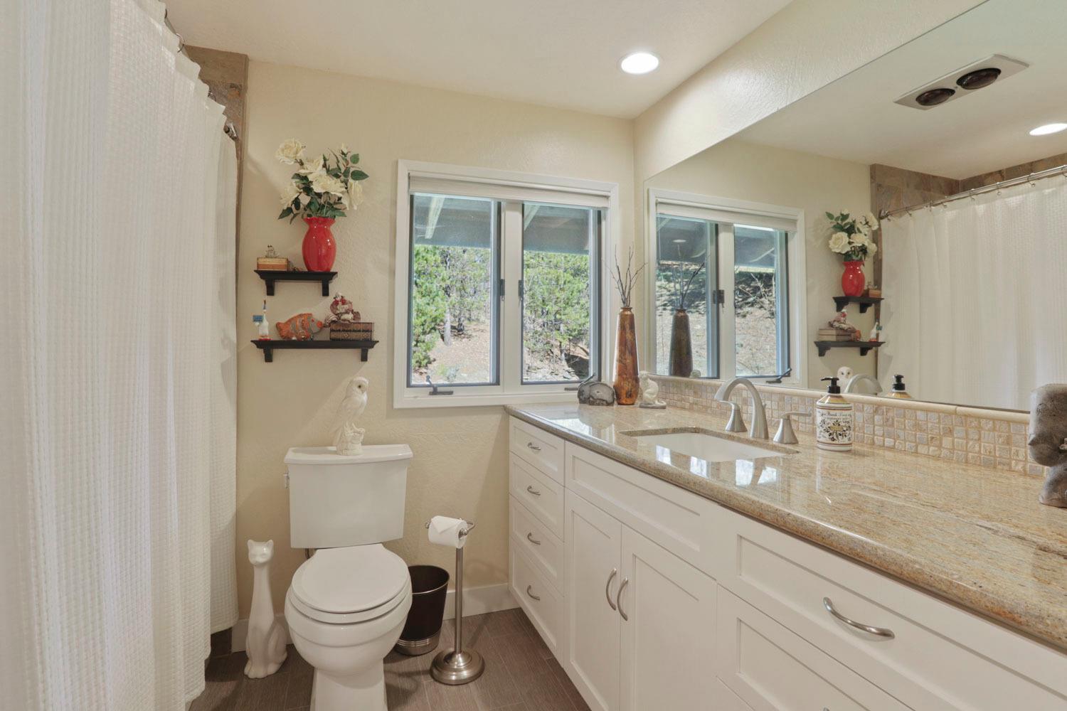 10415 McMahon Rd, Coulterville, CA 95311