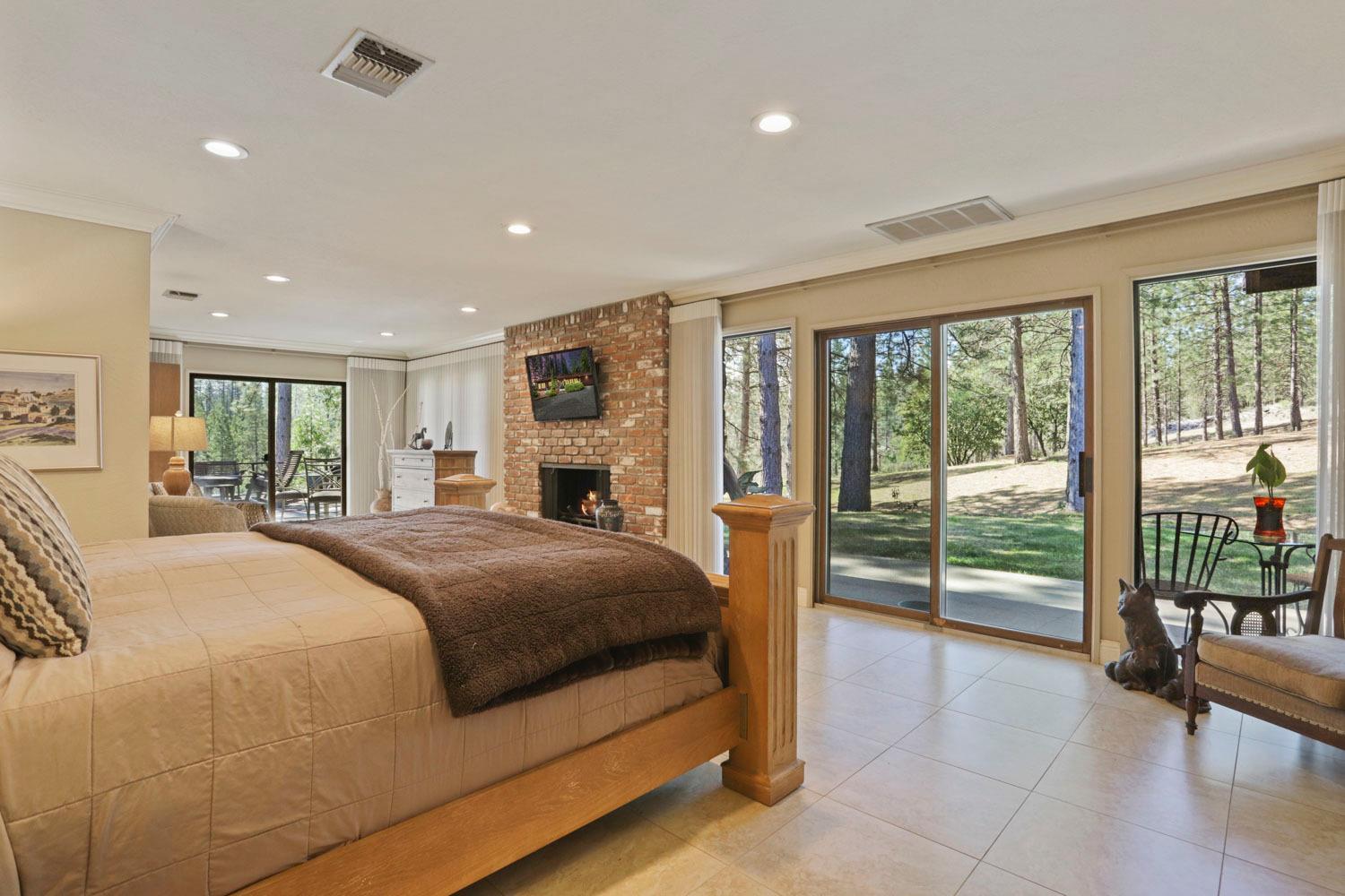 10415 McMahon Rd, Coulterville, CA 95311