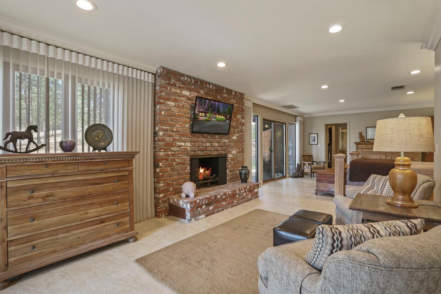 10415 McMahon Rd, Coulterville, CA 95311