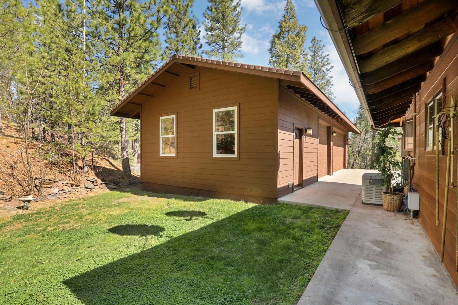 10415 McMahon Rd, Coulterville, CA 95311
