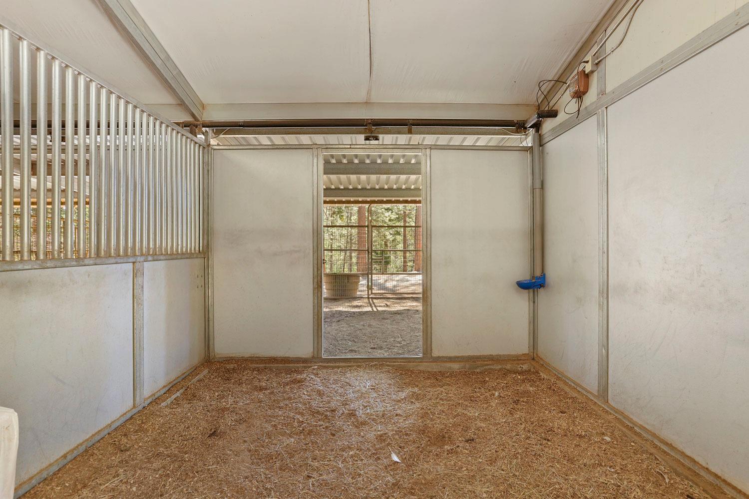 10415 McMahon Rd, Coulterville, CA 95311