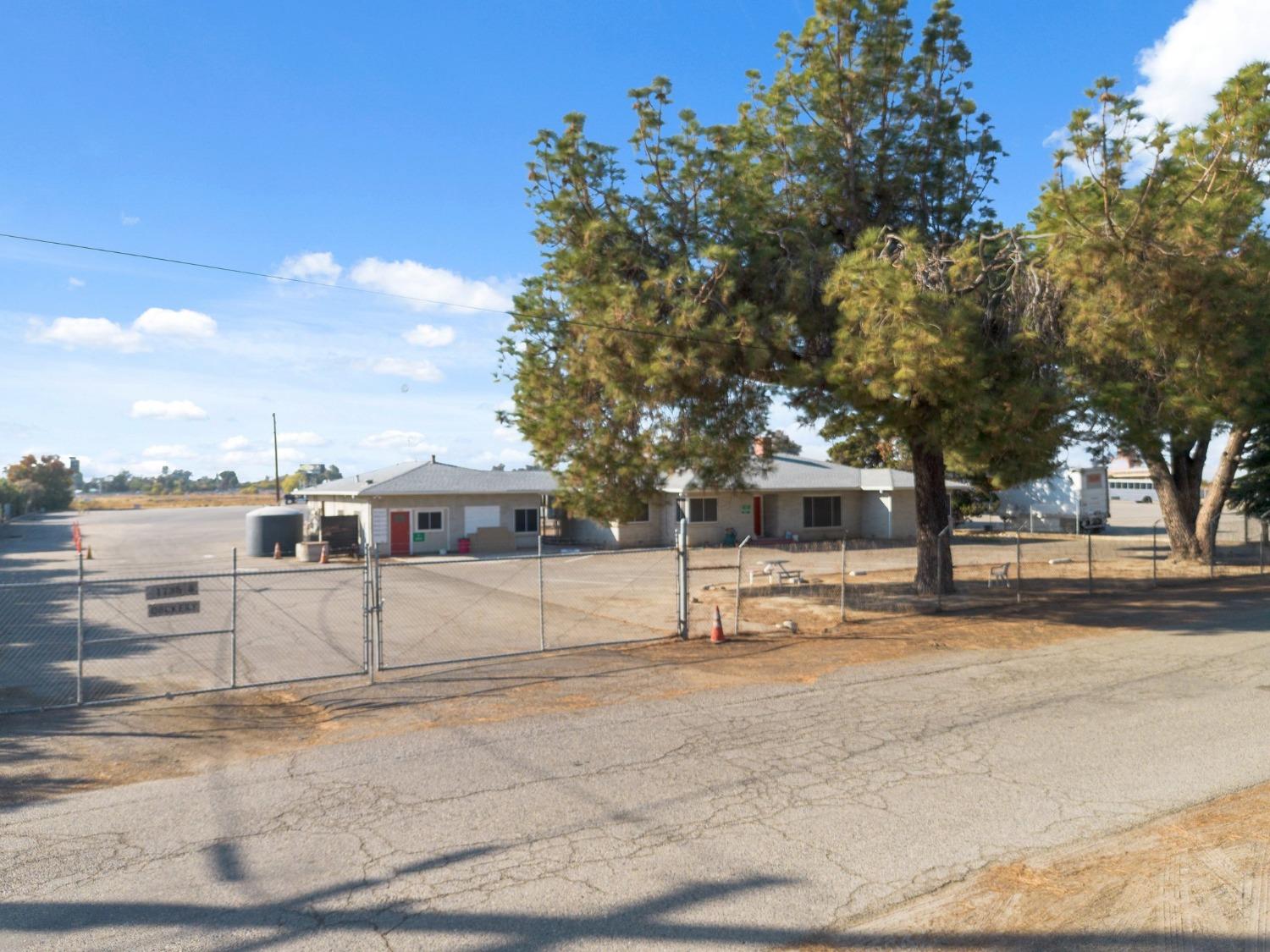 1735 Dockery Ave, Selma, CA 93662