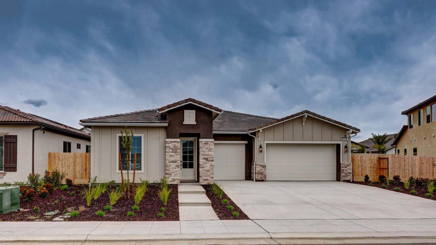 20164 Hazelwood Ln, Friant, CA 93626