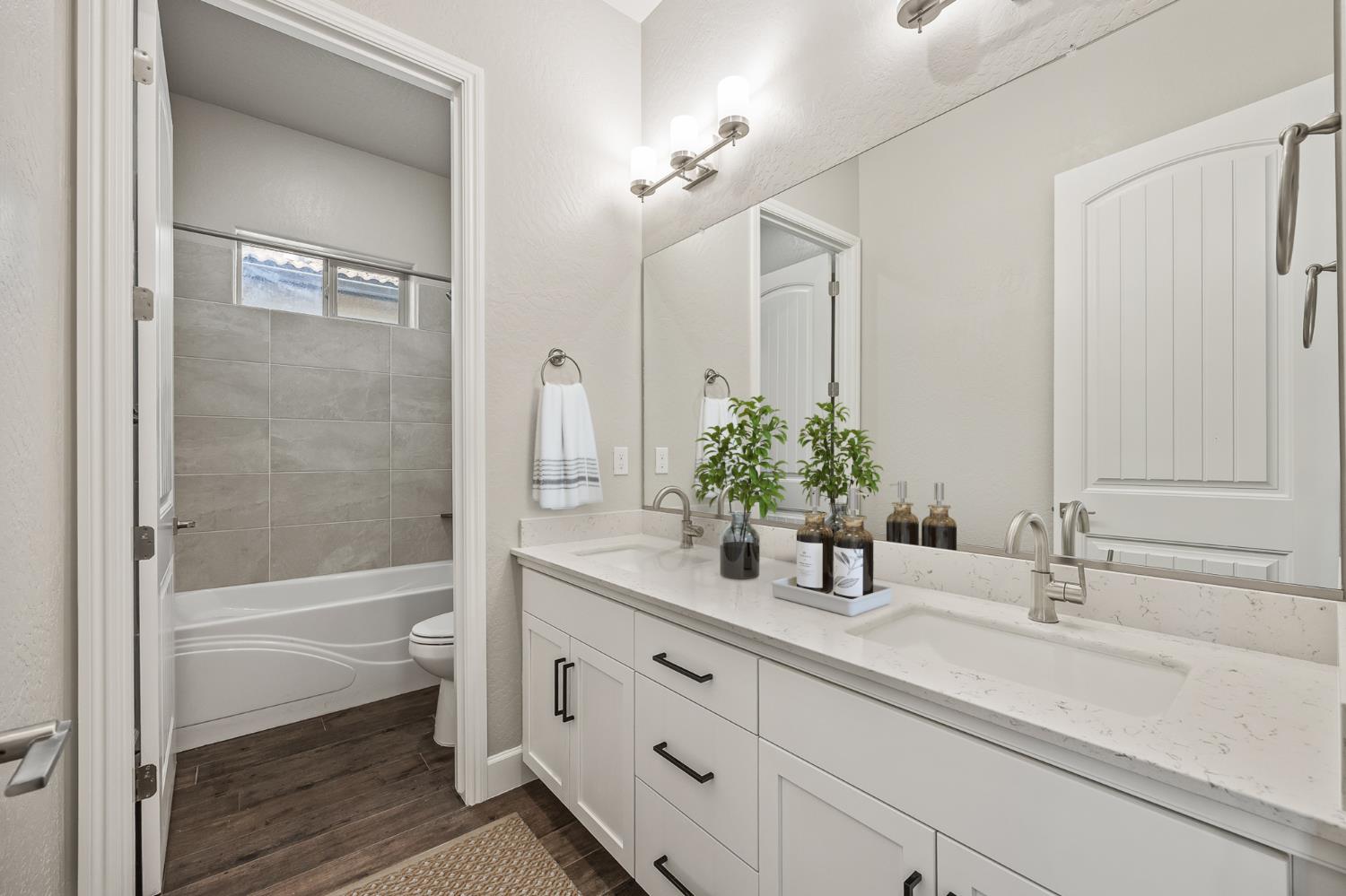 20164 Hazelwood Ln, Friant, CA 93626