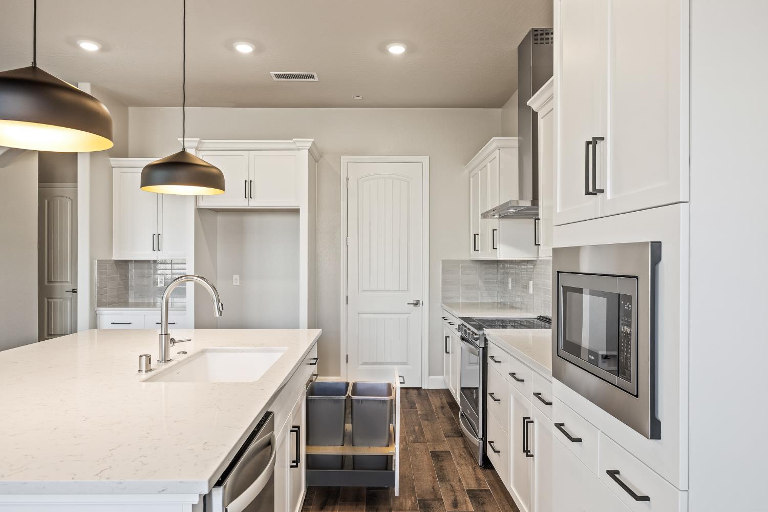 20164 Hazelwood Ln, Friant, CA 93626