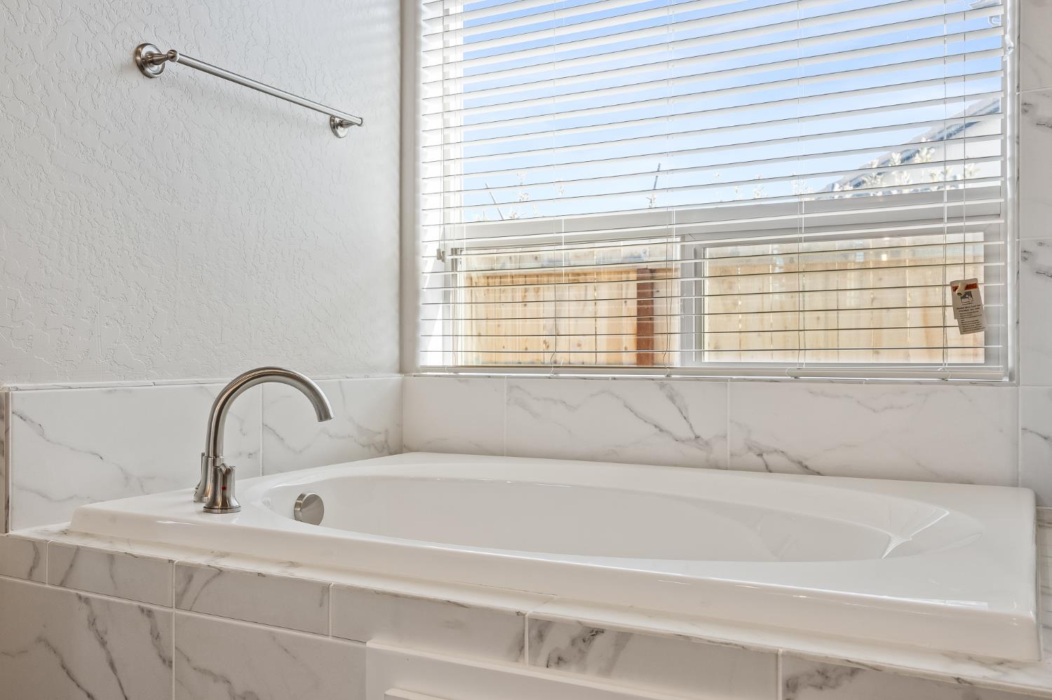 20164 Hazelwood Ln, Friant, CA 93626