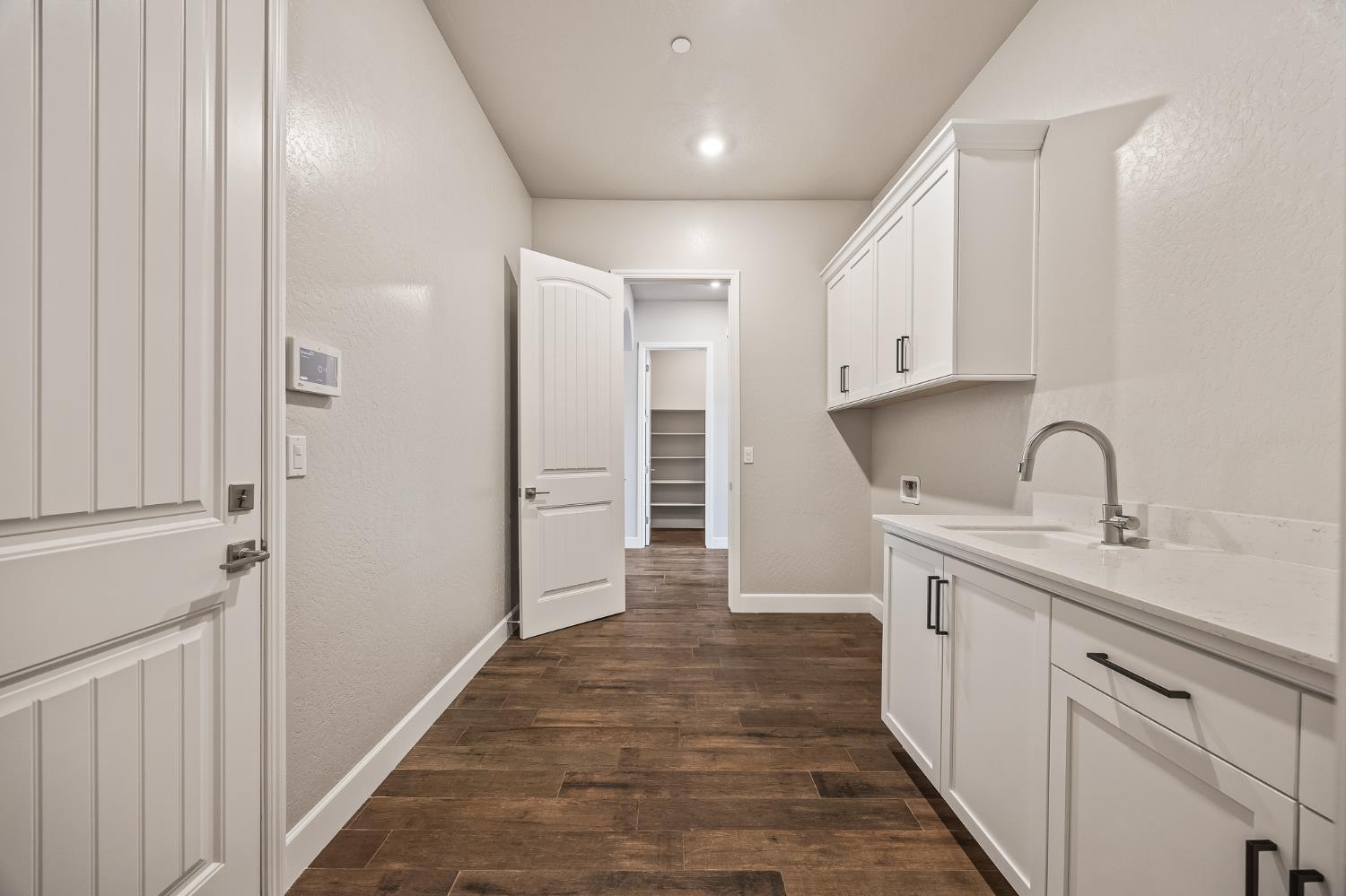 20164 Hazelwood Ln, Friant, CA 93626