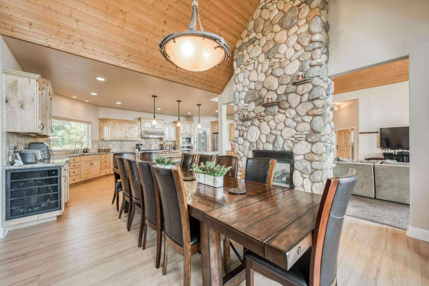 40780 Wild Iris Ln, Shaver Lake, CA 93664