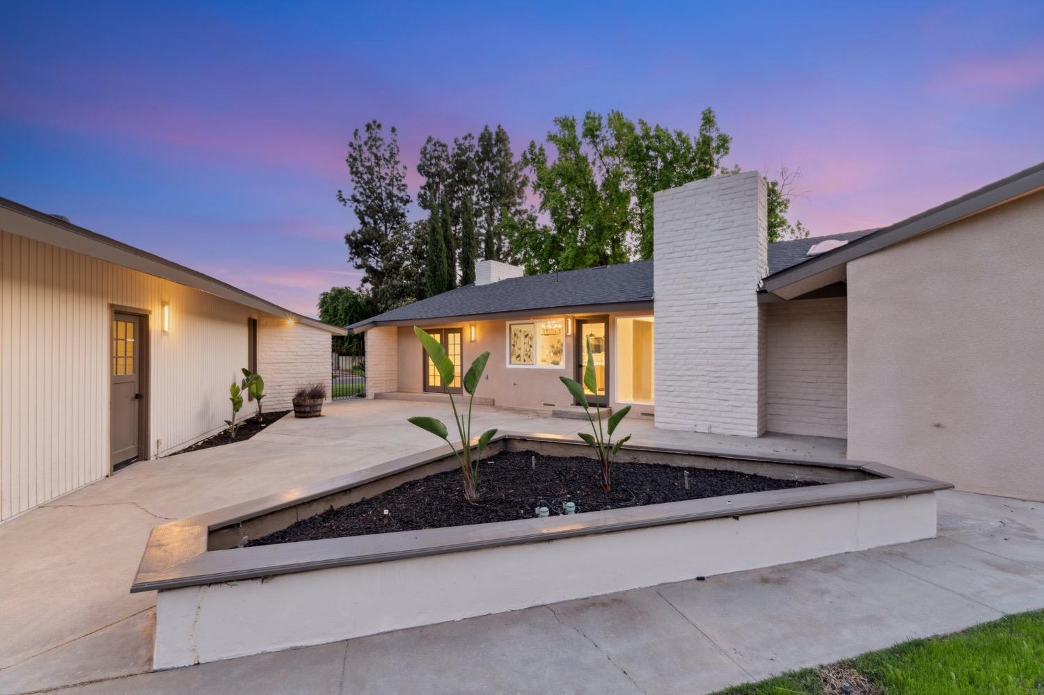 2044 W San Bruno Ave, Fresno, CA 93711