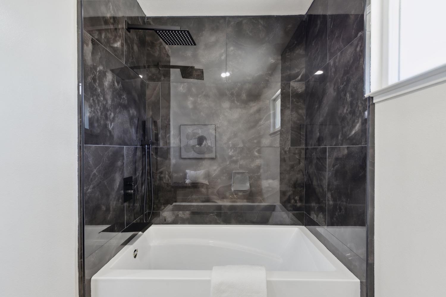 2044 W San Bruno Ave, Fresno, CA 93711