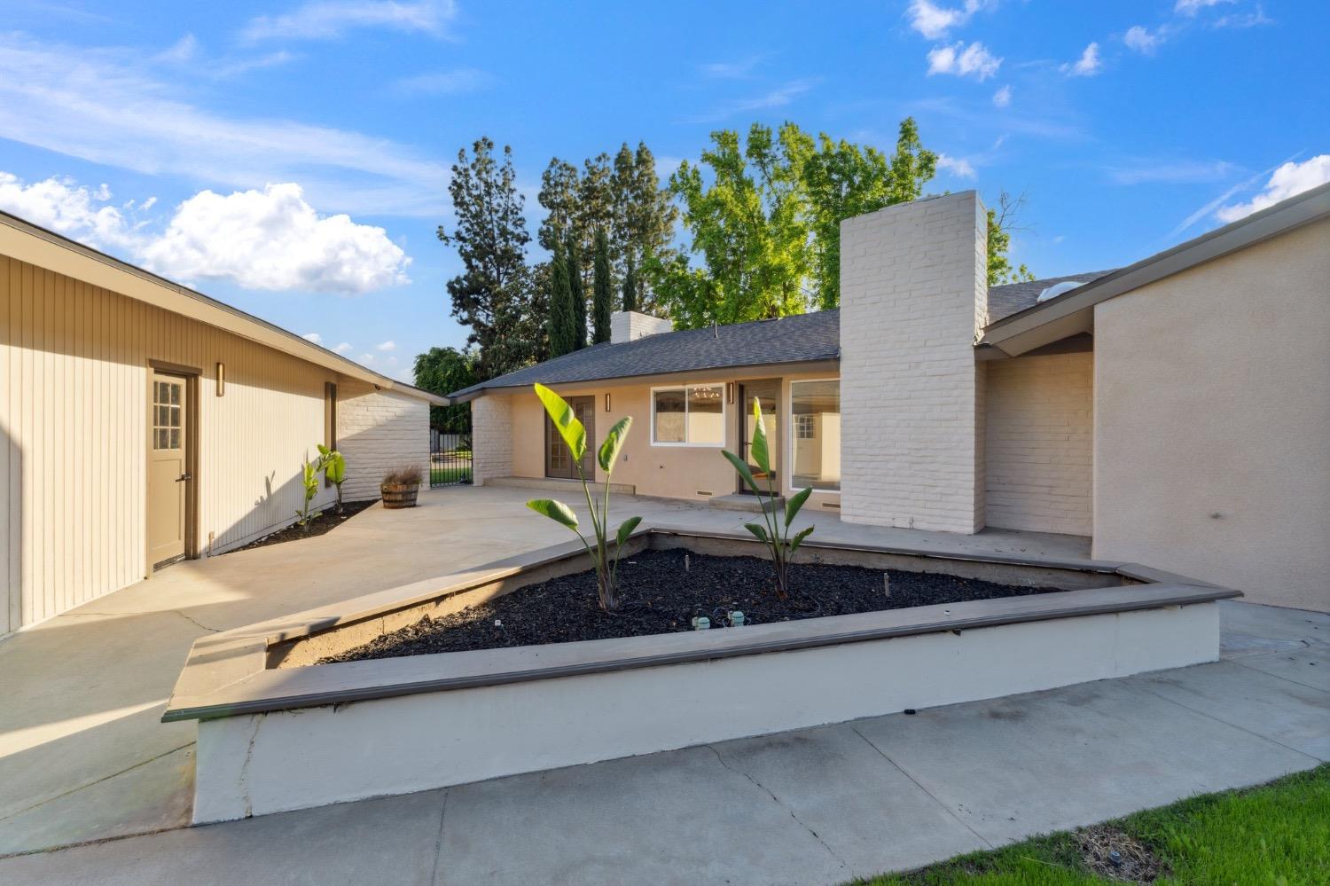 2044 W San Bruno Ave, Fresno, CA 93711