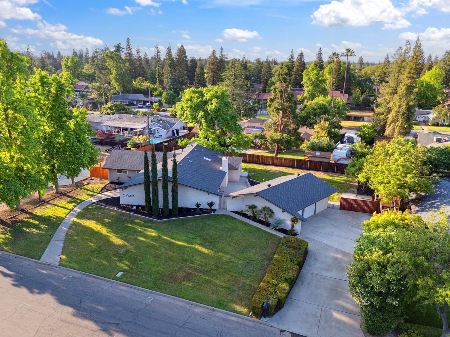 2044 W San Bruno Ave, Fresno, CA 93711