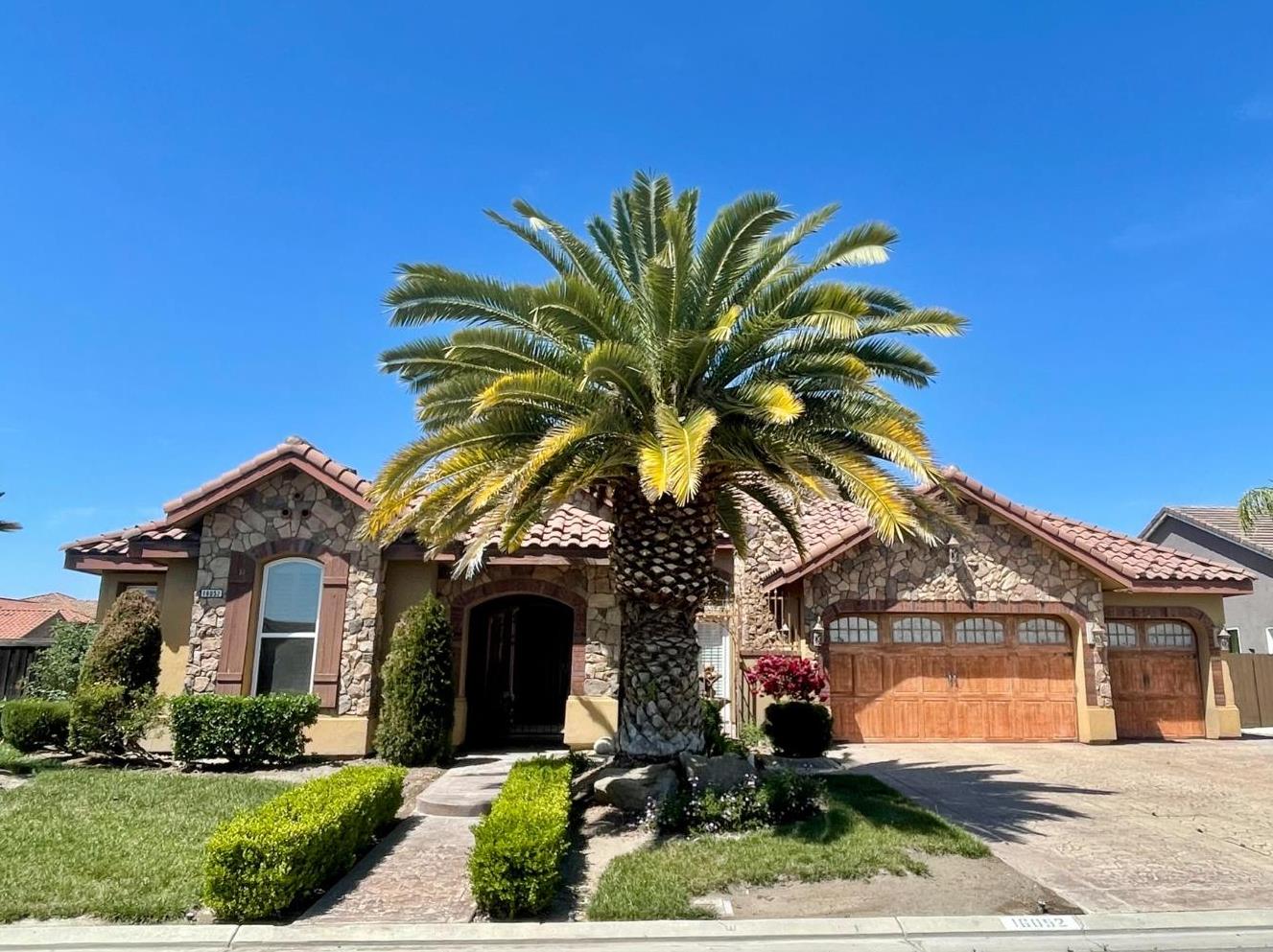 16052 W Middleton Ave, Kerman, CA 93630