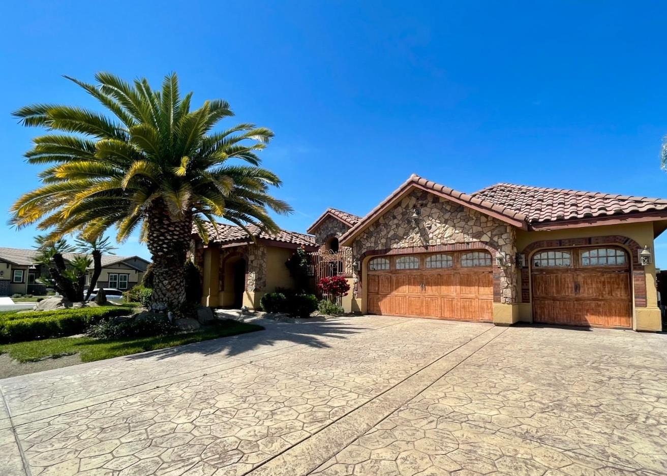 16052 W Middleton Ave, Kerman, CA 93630