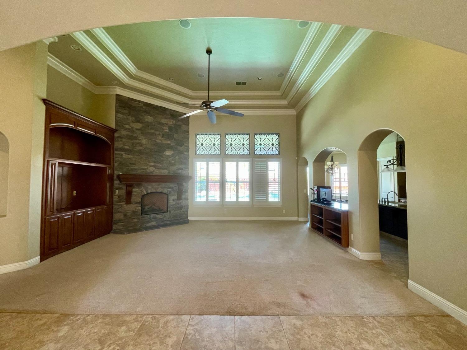 16052 W Middleton Ave, Kerman, CA 93630