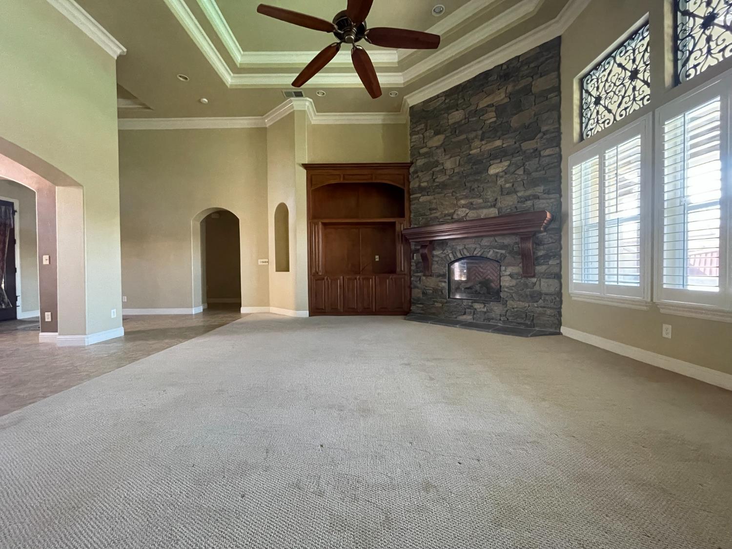 16052 W Middleton Ave, Kerman, CA 93630