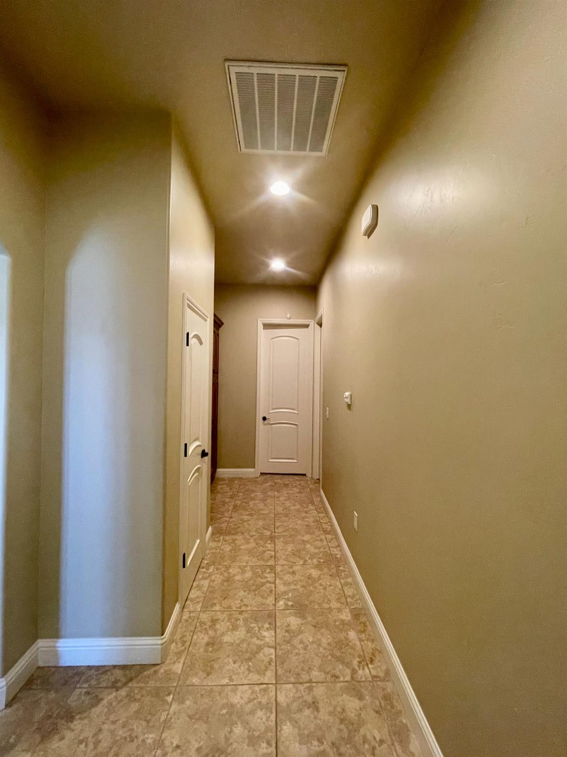 16052 W Middleton Ave, Kerman, CA 93630