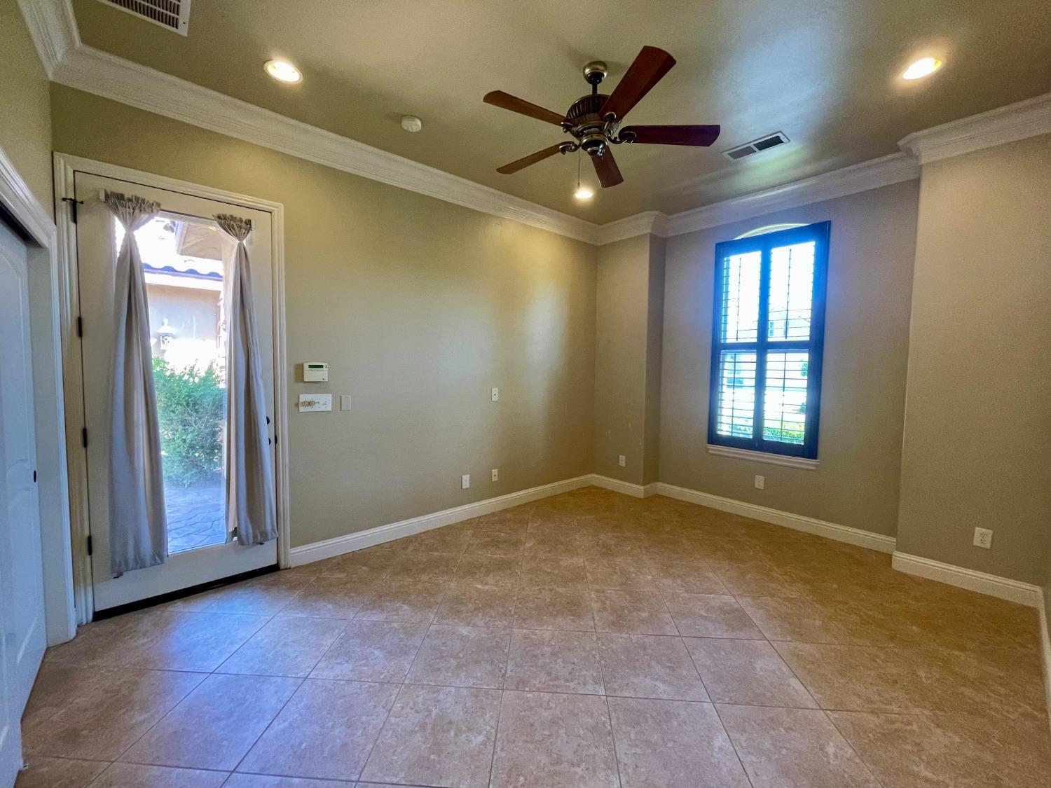 16052 W Middleton Ave, Kerman, CA 93630