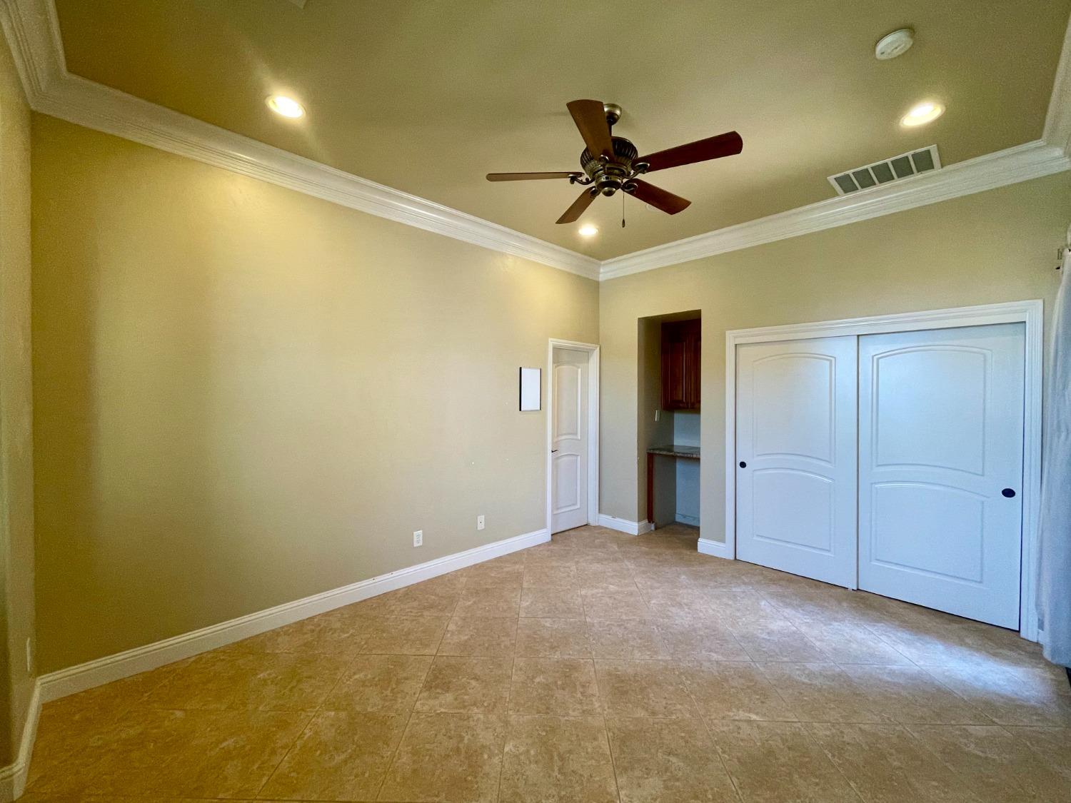 16052 W Middleton Ave, Kerman, CA 93630