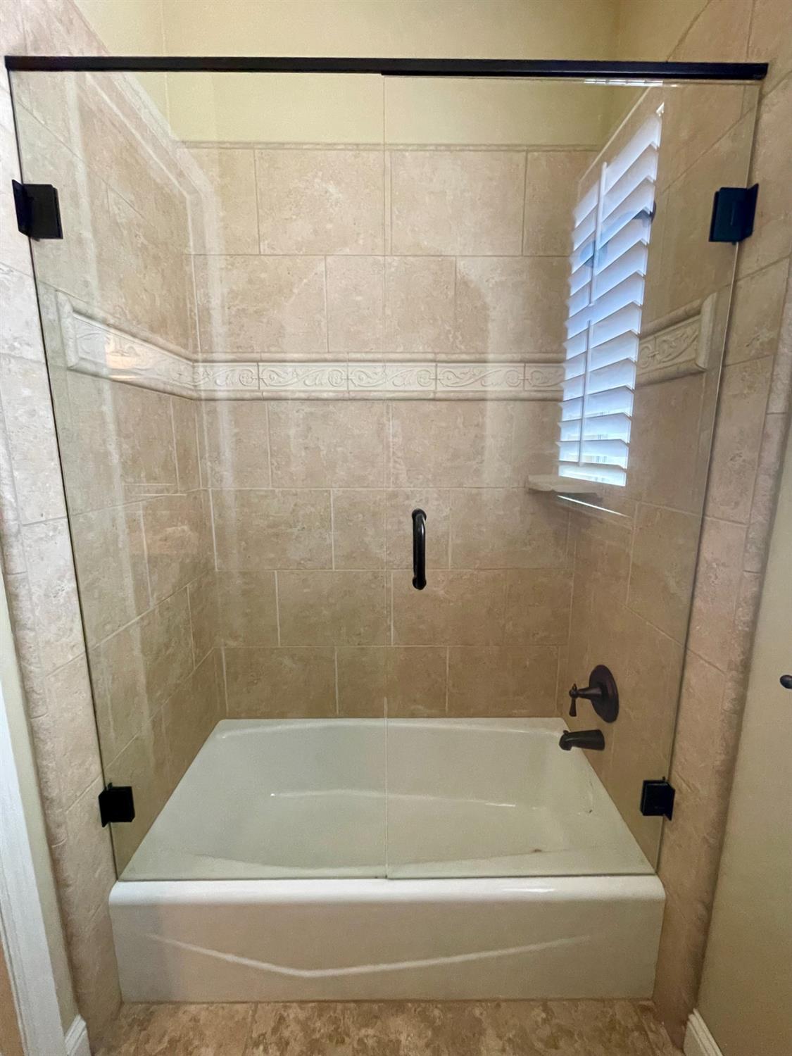 16052 W Middleton Ave, Kerman, CA 93630