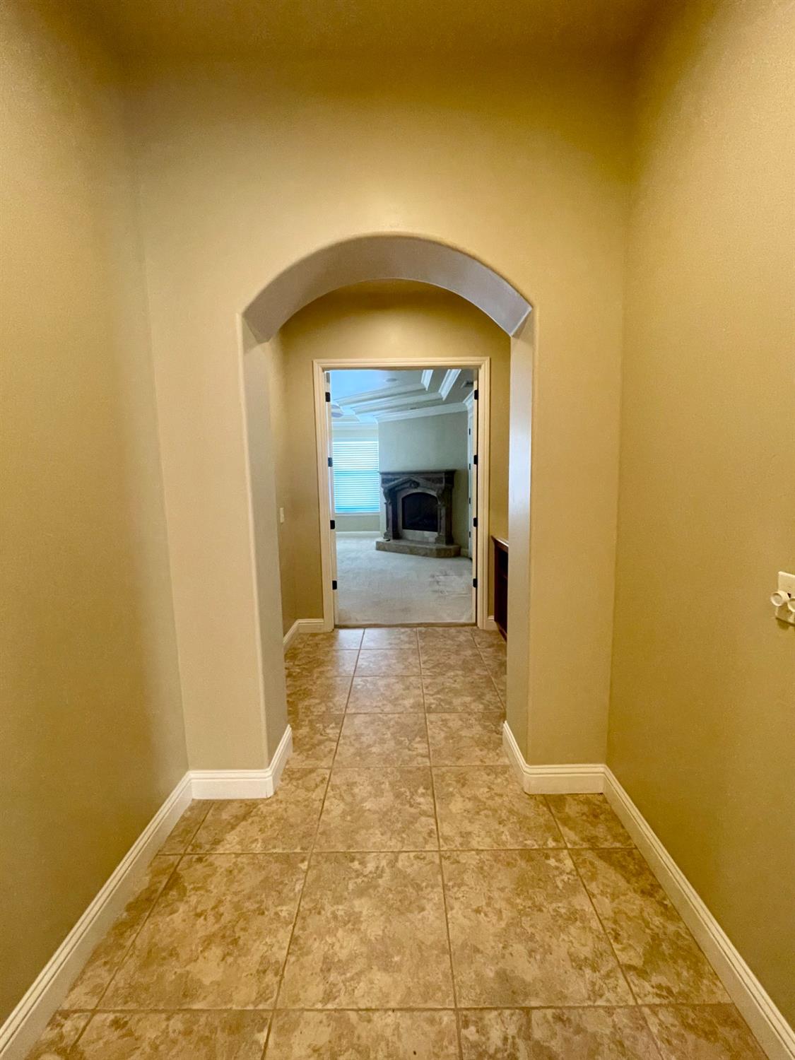 16052 W Middleton Ave, Kerman, CA 93630