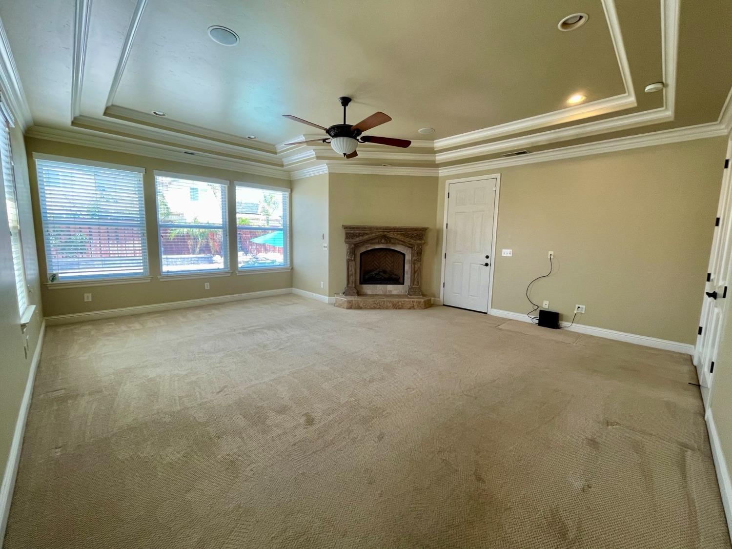 16052 W Middleton Ave, Kerman, CA 93630