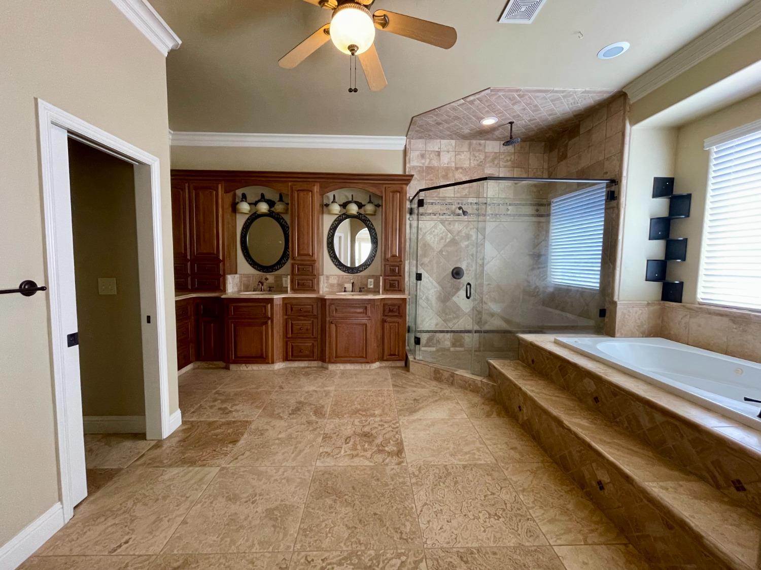 16052 W Middleton Ave, Kerman, CA 93630