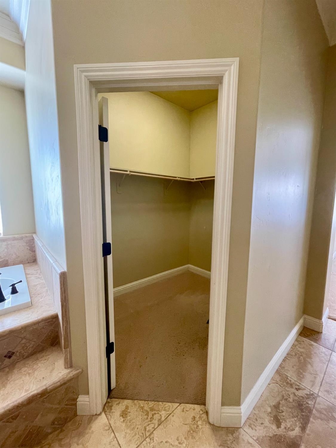 16052 W Middleton Ave, Kerman, CA 93630