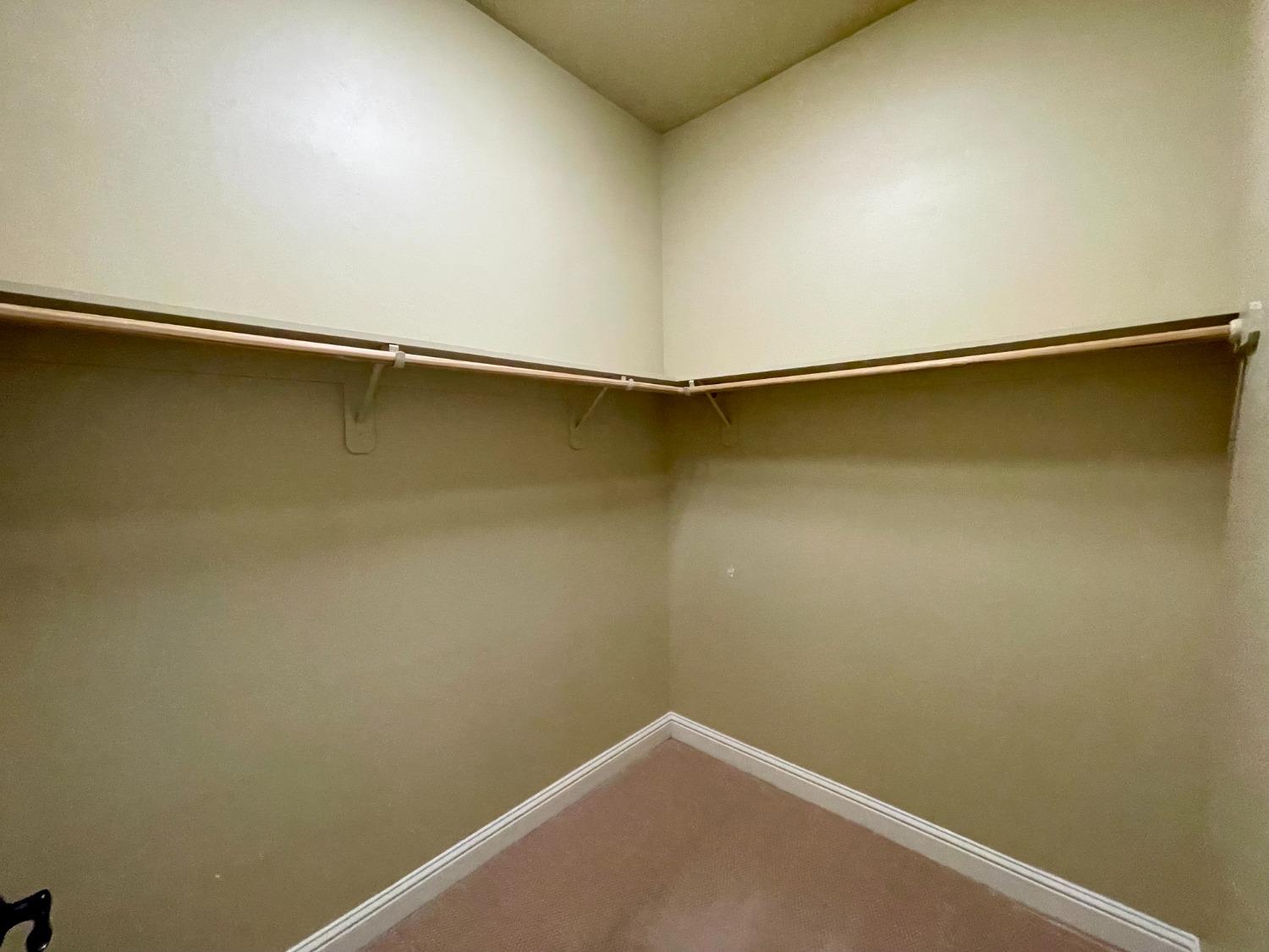 16052 W Middleton Ave, Kerman, CA 93630