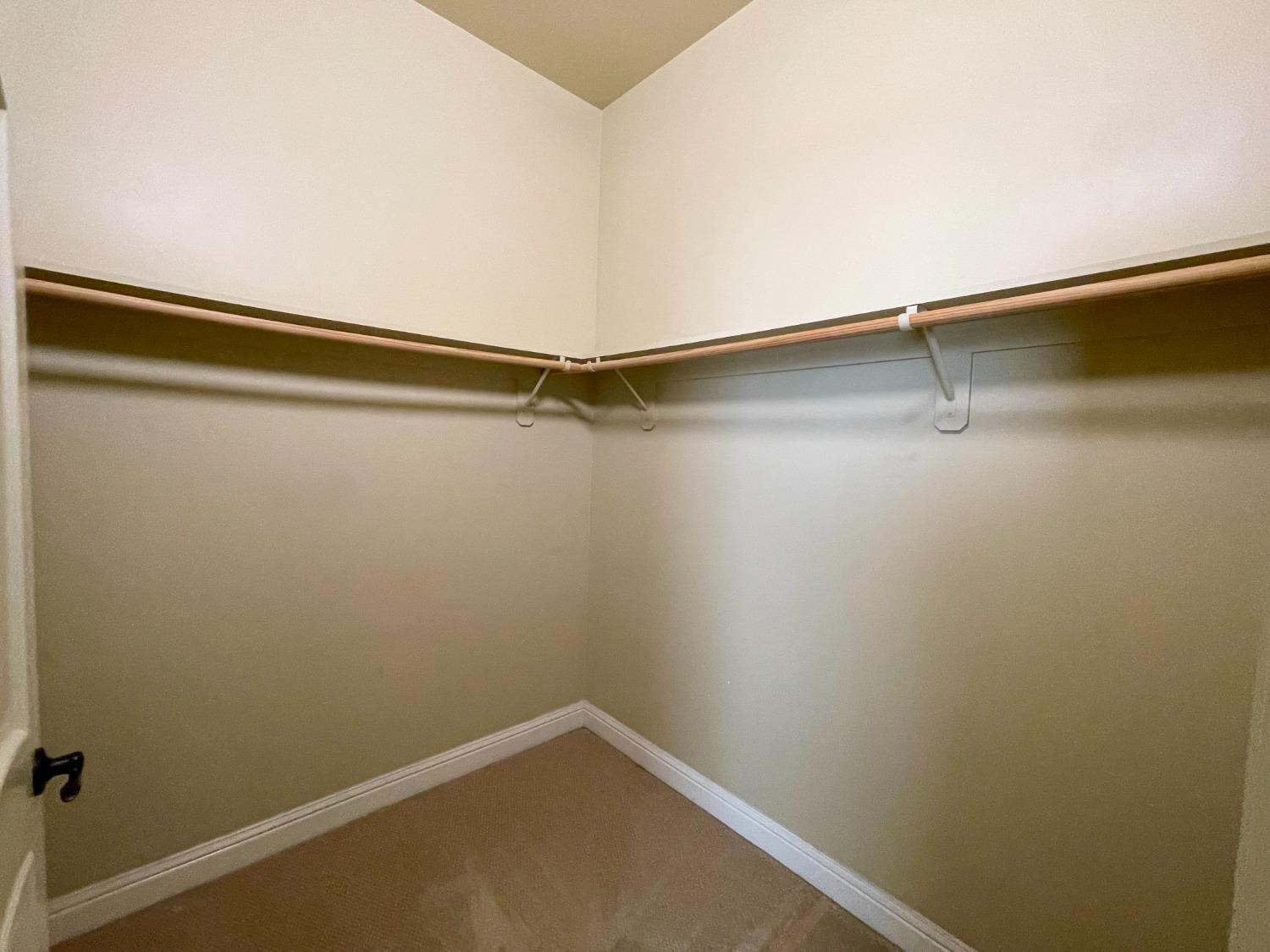 16052 W Middleton Ave, Kerman, CA 93630