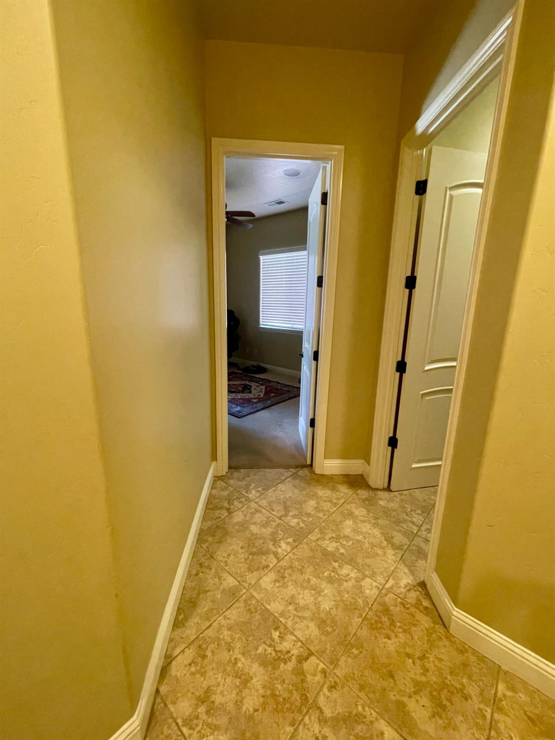 16052 W Middleton Ave, Kerman, CA 93630