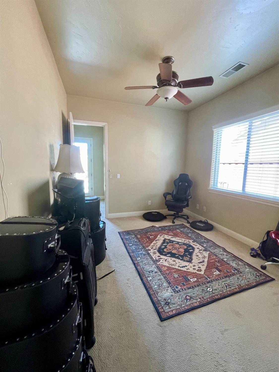 16052 W Middleton Ave, Kerman, CA 93630