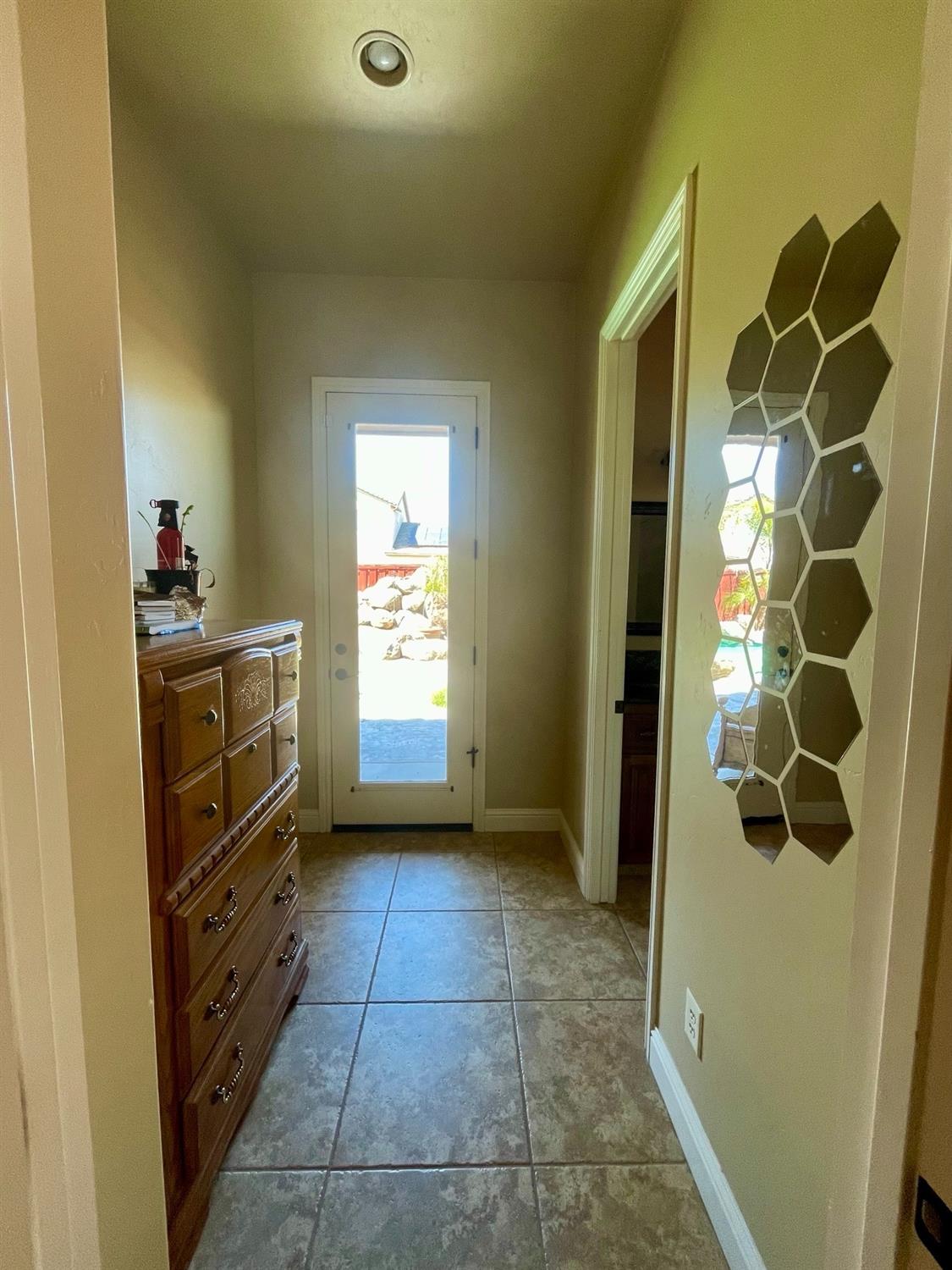 16052 W Middleton Ave, Kerman, CA 93630