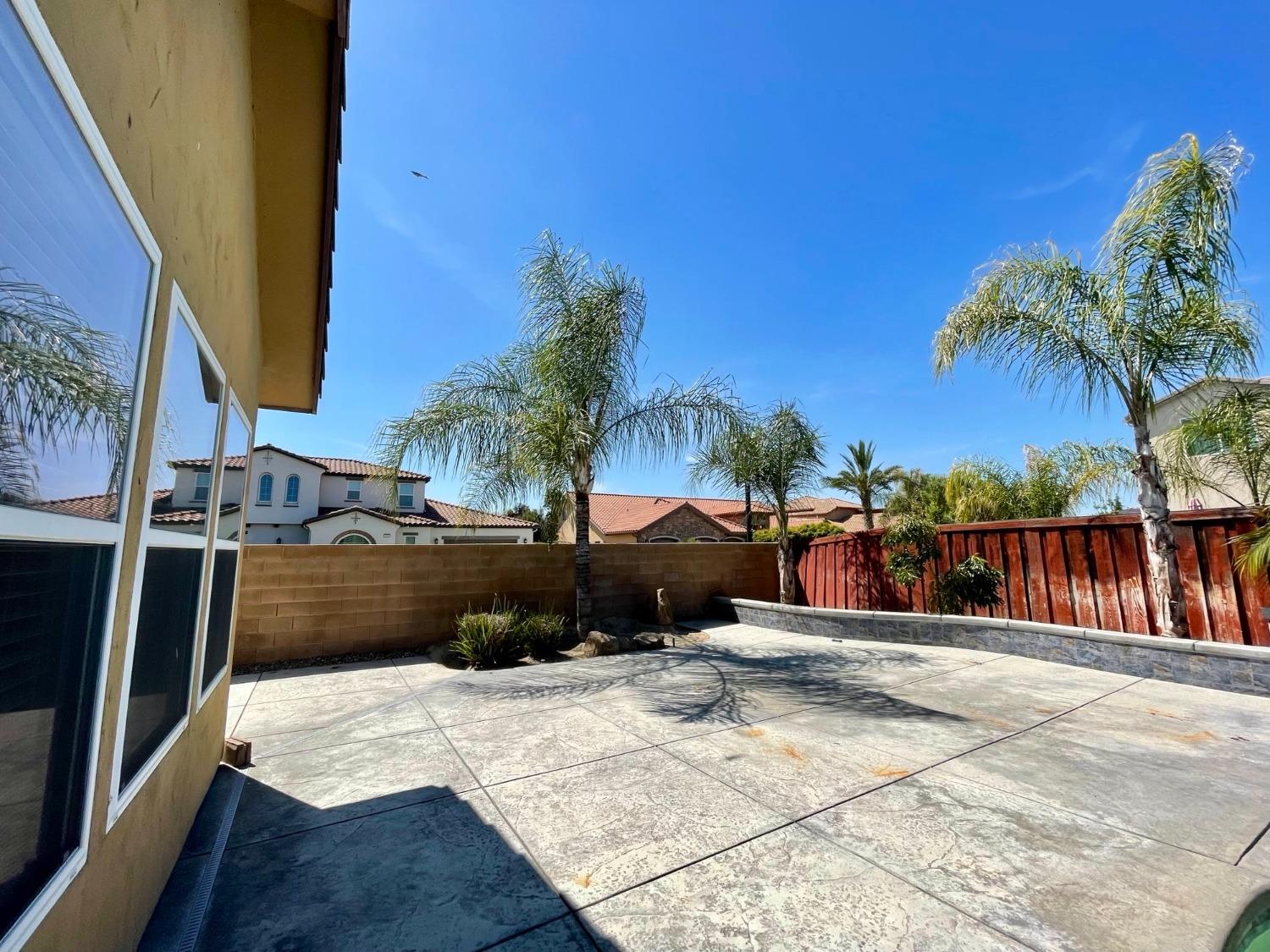 16052 W Middleton Ave, Kerman, CA 93630