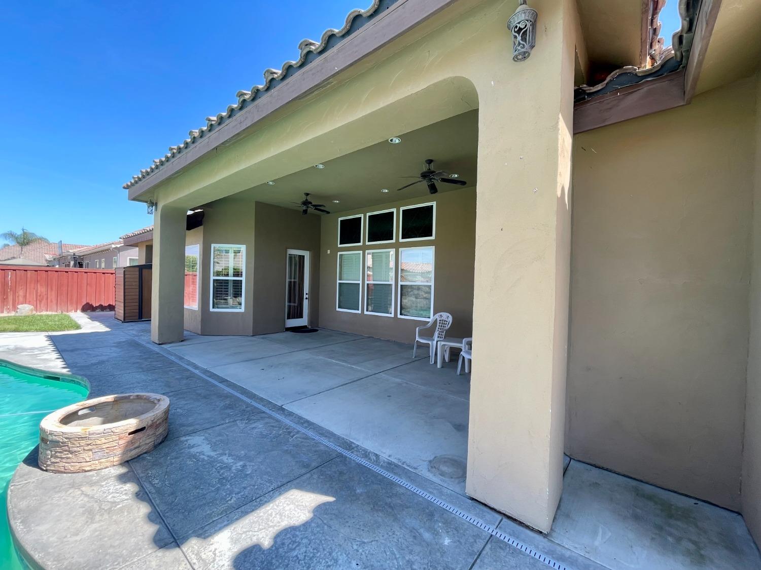 16052 W Middleton Ave, Kerman, CA 93630