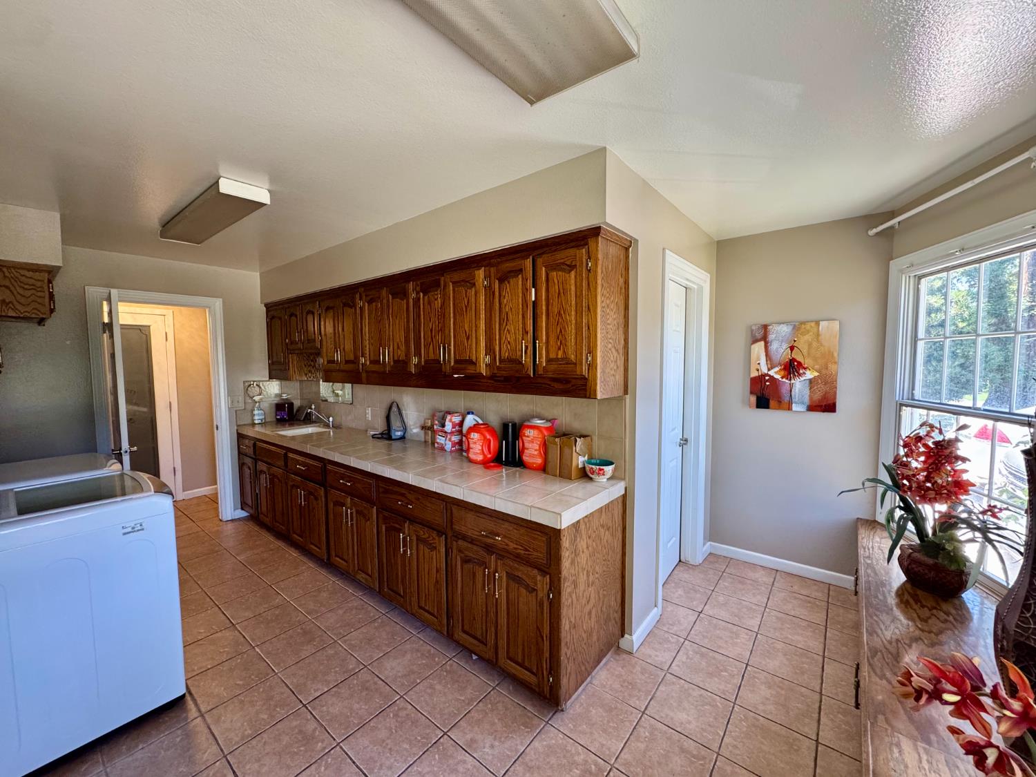 1233 Redwood Ln, Selma, CA 93662