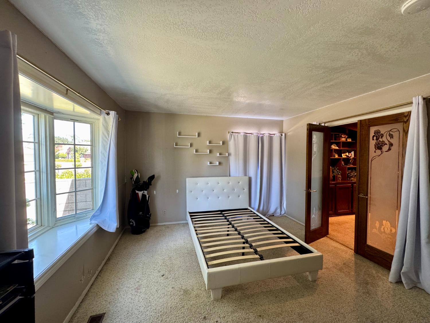 1233 Redwood Ln, Selma, CA 93662