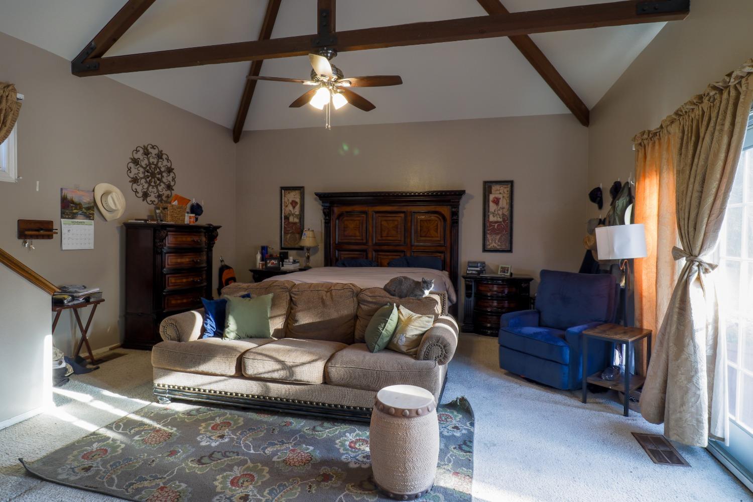 1233 Redwood Ln, Selma, CA 93662